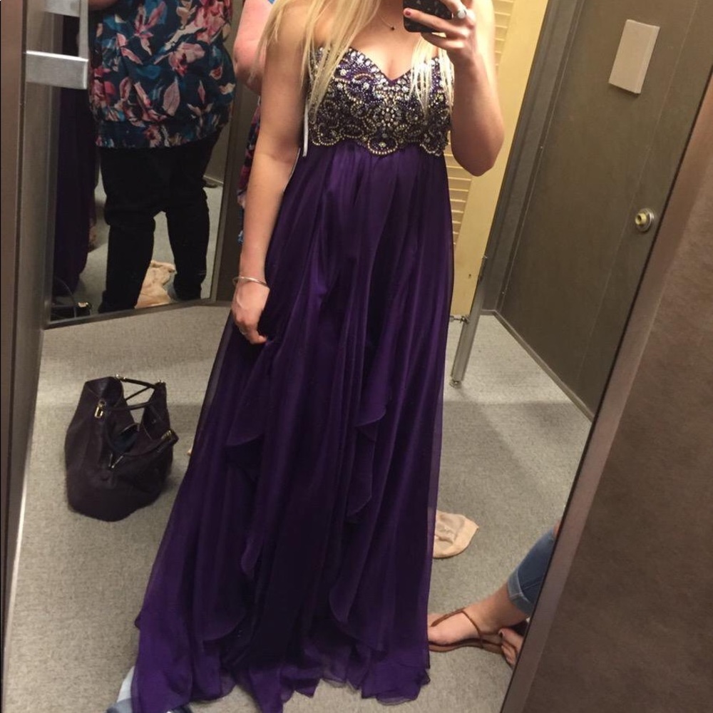 SHERRI HILL prom dress 🍇